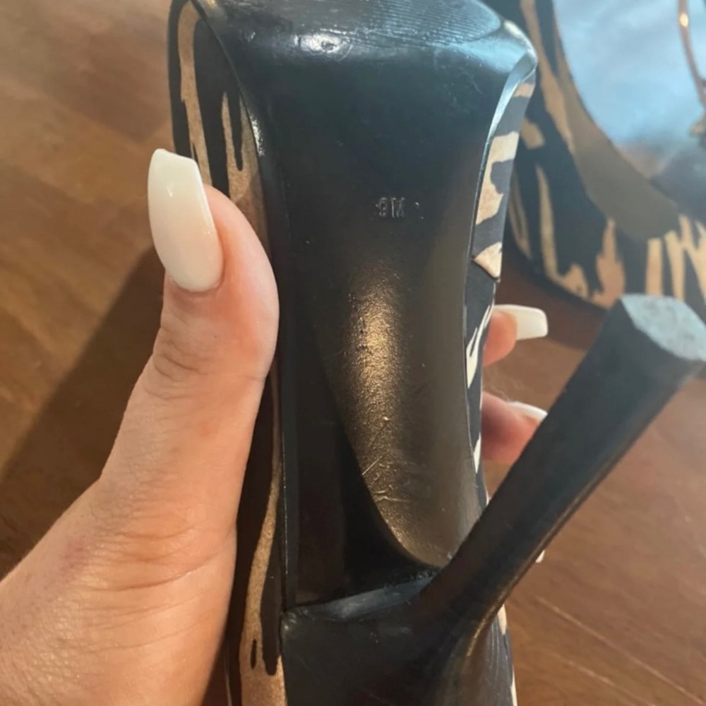 Guess Heels - Picture 4 of 5